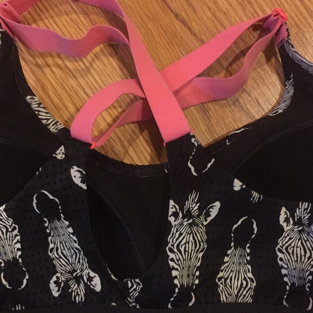 2 VS Sports bras - Picture 4 of 7